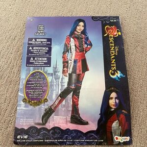 Evie Descendants costume with wig